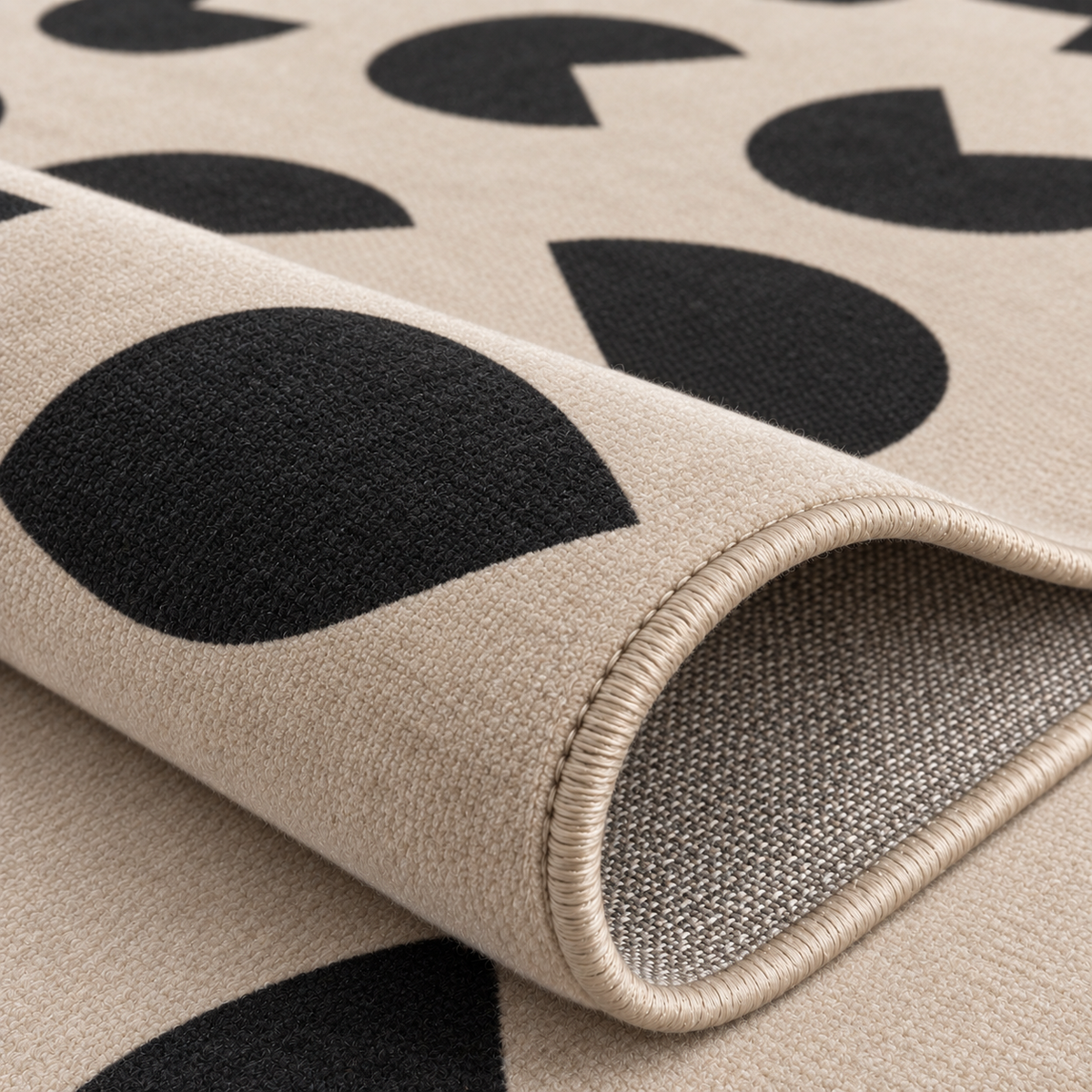Tapis rectangulaire Paco – motifs géométriques arrondis – écru et noir profond