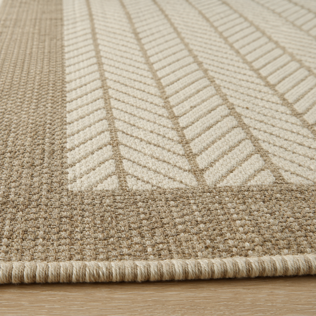 Tapis rectangulaire Néréo – style naturel – motifs chevrons beige et taupe