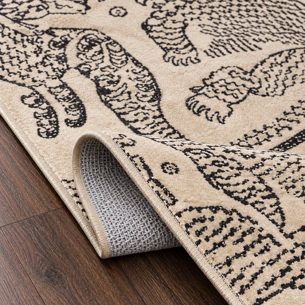 Tapis rectangulaire Kaïro – style asiatique graphique – fond écru et motifs tigres noirs