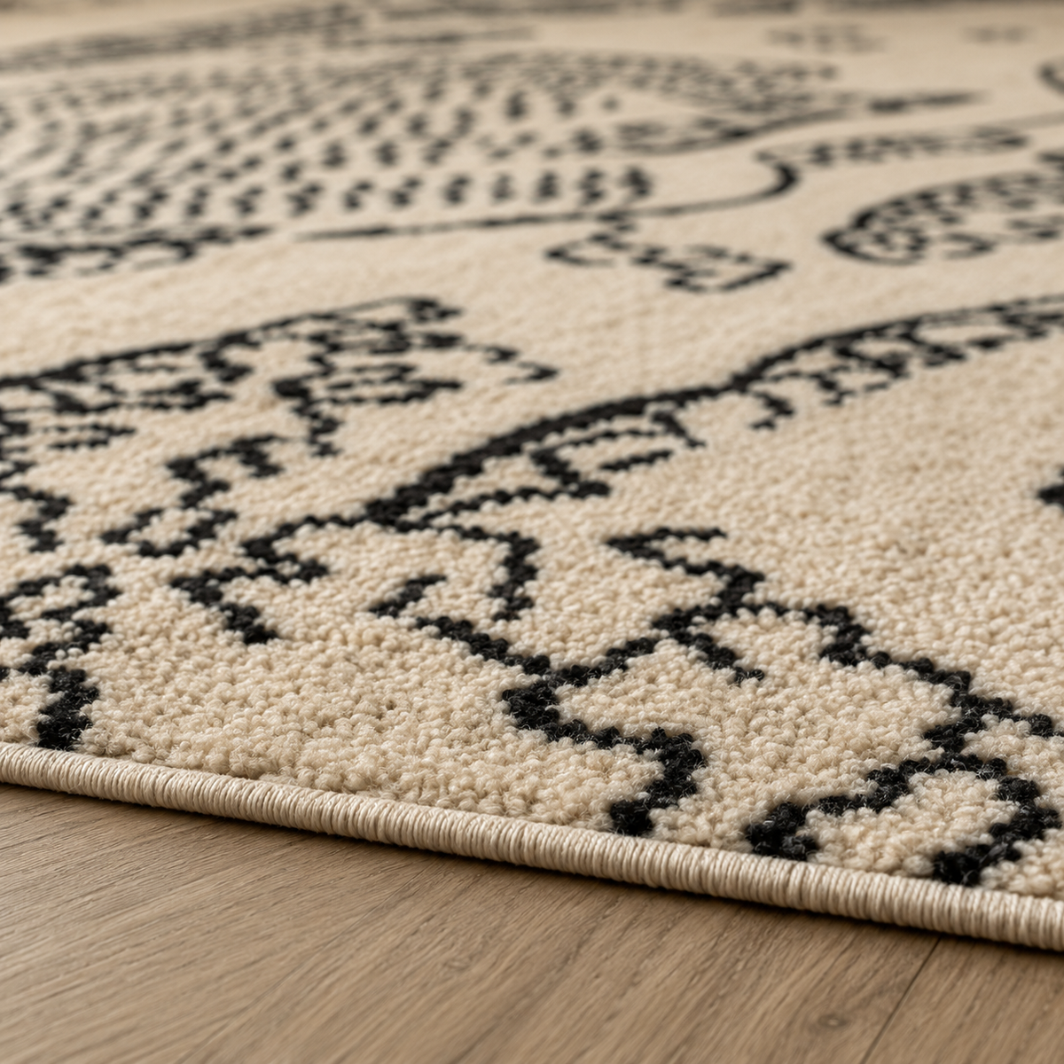 Tapis rectangulaire Kaïro – style asiatique graphique – fond écru et motifs tigres noirs