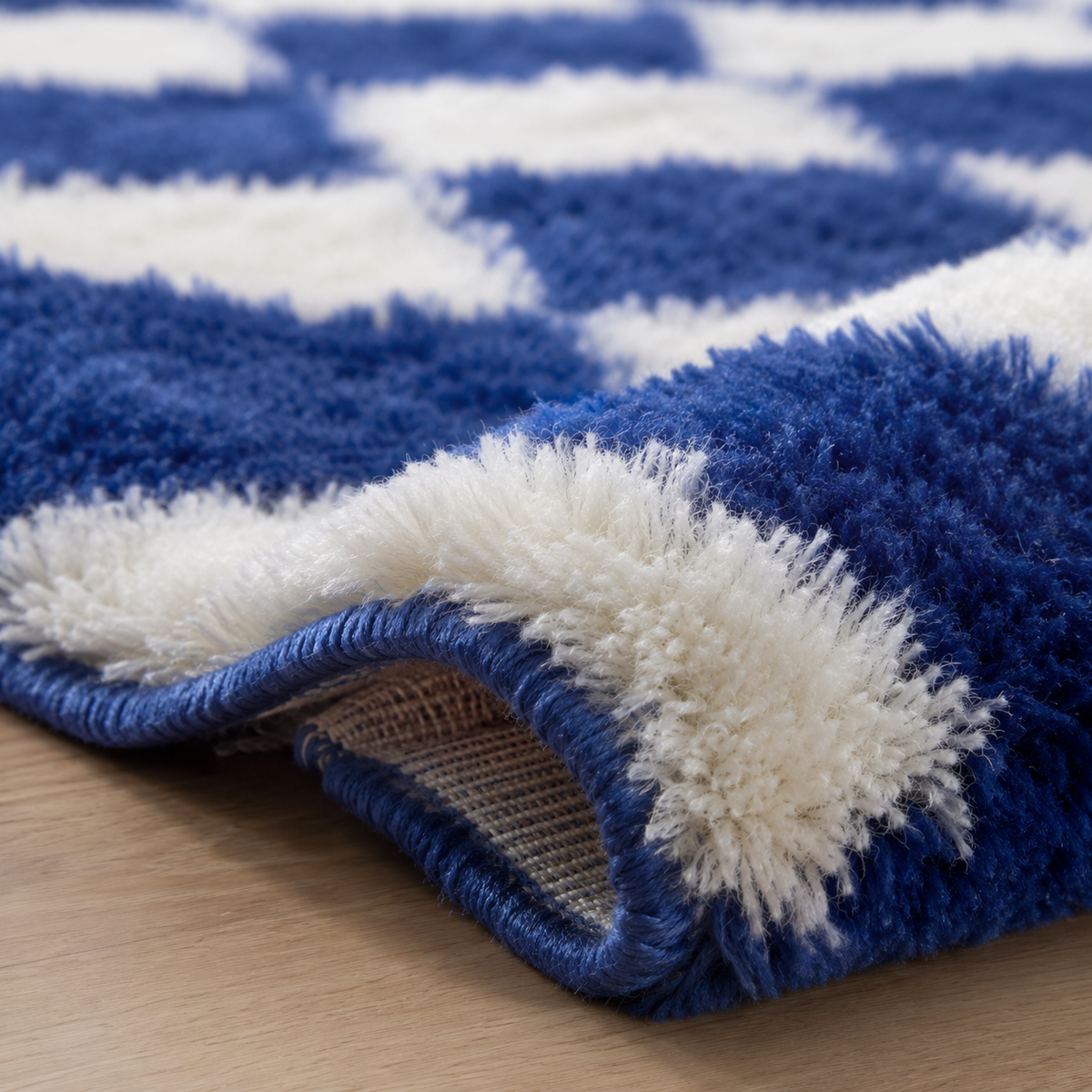 Tapis rectangulaire Azur – damier moelleux – bleu profond et blanc
