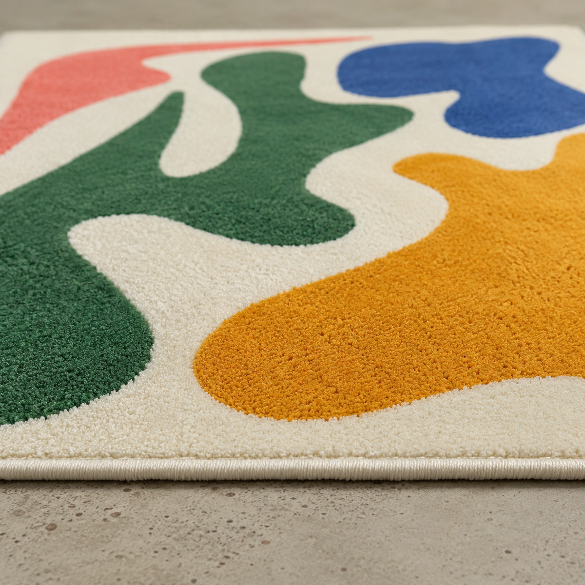 Tapis rectangulaire Cala – formes organiques colorées – écru, vert profond, bleu, corail et jaune ocre
